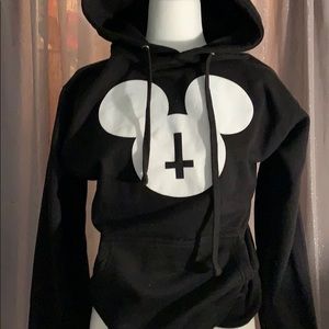 Nikki lipstick sweater